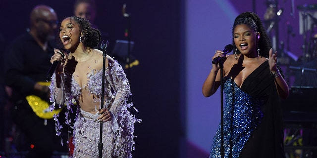 Chloe and Halle Bailey singing on stage