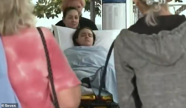 Samantha Stephenson (im Bild) wurde in einem verzweifelten Zustand außerhalb des Hauses gefunden
