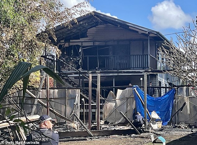 Das entkernte Haus auf Russell Island, in dem sechs Menschen ihr Leben verloren, blieb am Mittwoch ein Tatort