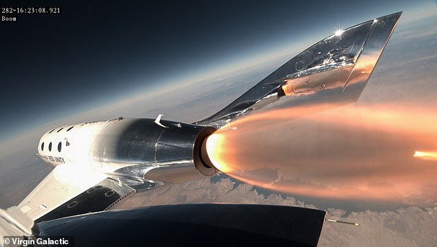 VSS Unity (im Bild) ist das Raumflugzeug von Virgin Galactic, das für kommerzielle Raumflüge eingesetzt wird.  Im Dezember 2018 erreichte es erstmals den von den USA definierten Weltraum (über 50 Meilen).