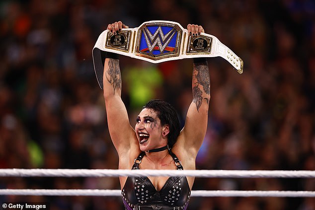 Ripley war die erste Australierin, die 2021 die Frauenmeisterschaft bei WrestleMania 37 gewann