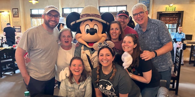 Sandy Caterine mit Familie bei Disney