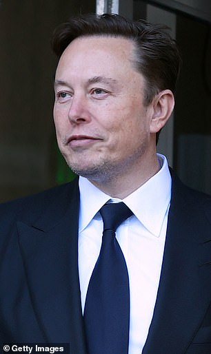 Als Elon Musk im Oktober gefragt wurde, ob eine gesündere Ernährung oder der Besuch im Fitnessstudio der Grund für seinen Gewichtsverlust von 13,6 kg seien, gab Elon Musk „Fasten“ und „Wegovy“ an.