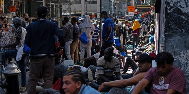 Migranten vor dem Roosevelt Hotel
