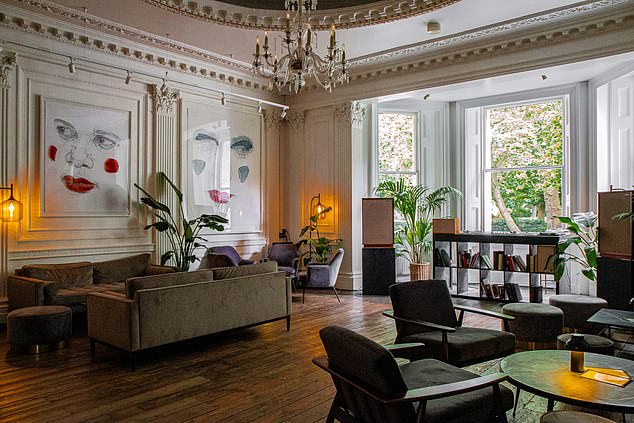 B&B-Doppelzimmer im The Columbia, einem gut gelegenen Hotel in fünf Stadthäusern in Victoria, kosten ab 140 £