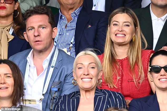 Holly (rechts) wurde letzten Monat in Wimbledon mit ihrem Ehemann Nick Candy gesehen