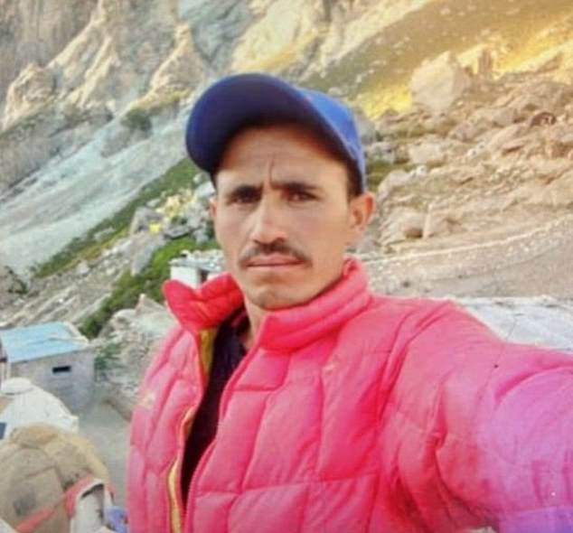 Muhammad Hassan lag im Sterben, nachdem er an einer gefährlichen Stelle am Berg ausgerutscht war