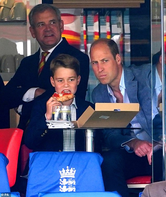 Im Bild: Prinz George, neun, war das Ebenbild von Prinz William, 41, als sie im Juni die Ashes sahen