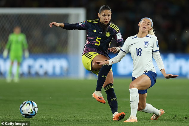 Lorena Bedoya Durango of Colombia and Chloe Kelly of England compete for the ball