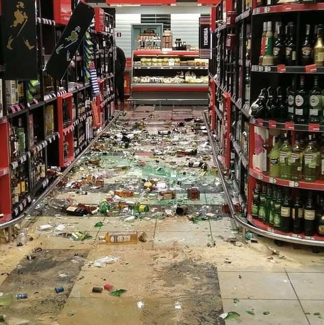 Eine weitere Katastrophe in der Alkoholabteilung eines Supermarkts, bei der noch einige Aufräumarbeiten anstehen