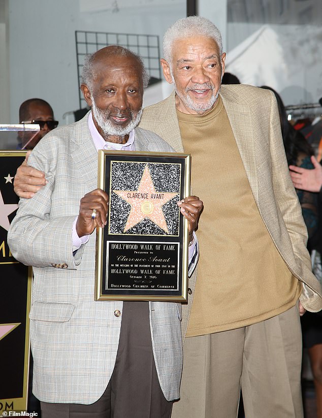 Clarence Avant und Bill Withers – der den „Ain’t No Sunshine“-Sänger entdeckt hat – nehmen an der Zeremonie zur Ehrung von Avant mit einem Stern auf dem Hollywood Walk of Fame am 7. Oktober 2016 teil