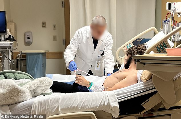 Sean wurde in das Concord Hospital in Concord, New Hampshire, transportiert, wo Ärzte einen Schnitt zwischen seinen Rippen machten und eine Thoraxdrainage einführten, um die eingeschlossene Luft herauszudrücken, die seine Lunge und seine Brust quetschte