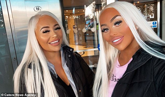 Die Zwillinge sagten, dass sie vor Beginn der Operationen das Gefühl hatten, dass ihr Aussehen nicht zu ihrer Persönlichkeit passte.