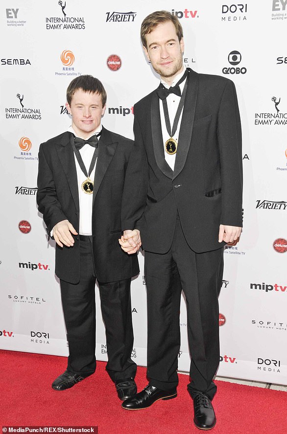 Tommy Jessop mit seinem Dokumentarfilmer-Bruder William Jessop bei den International Emmy Awards im November 2015
