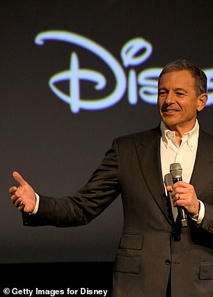 Nach Jobs‘ frühem Tod im Jahr 2011 trat Disney-CEO Bob Iger selbst (oben) dem Vorstand von Apple bei und trat 2019 zurück, nur um einen Interessenkonflikt zu vermeiden, als Apple in den Streaming-Krieg mit Apple TV+ einstieg