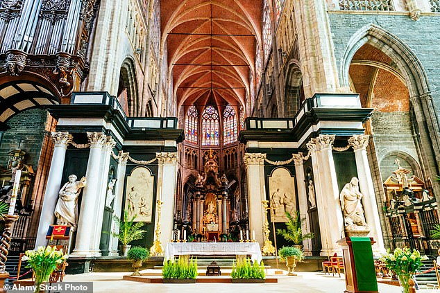 Pracht: Bei ihrem Besuch in Gent besucht Annabelle die „gigantische“ St.-Bavo-Kathedrale