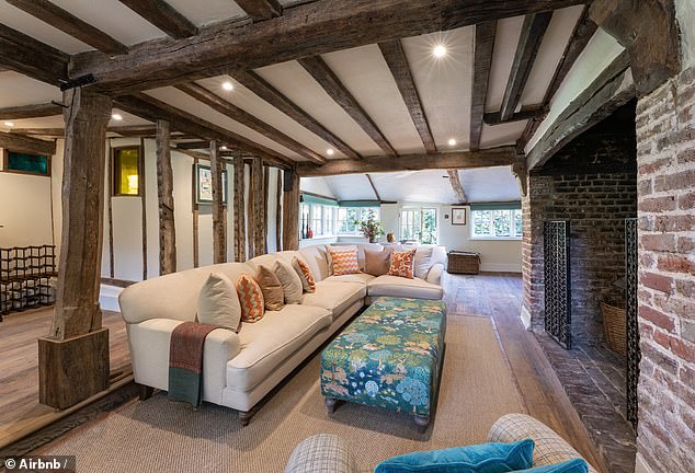 Perfekt für Winnie-the-Pooh-Fans: AA Milnes Zuhause, Cotchford Farm (oben), kann auf Airbnb gemietet werden