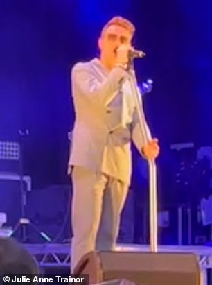 Zurück auf der Bühne: Der am Boden zerstörte Boyzone-Star gab seine erste Live-Show seit der Tragödie beim Uptown Festival in Zusammenarbeit mit Magic Radio im Blackheath Common in London