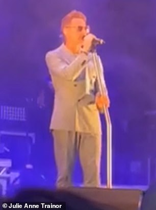 Zurück auf der Bühne: Der am Boden zerstörte Boyzone-Star gab seine erste Live-Show seit der Tragödie beim Uptown Festival in Zusammenarbeit mit Magic Radio im Blackheath Common in London