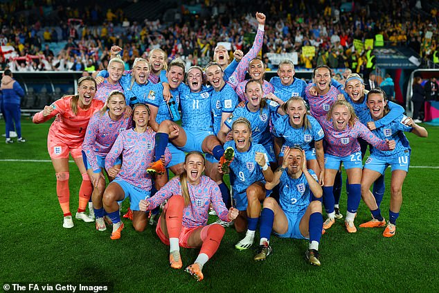 Englands Lionesses sicherten sich am Mittwoch mit einem berühmten Sieg über Australien ihren Platz im WM-Finale gegen Spanien