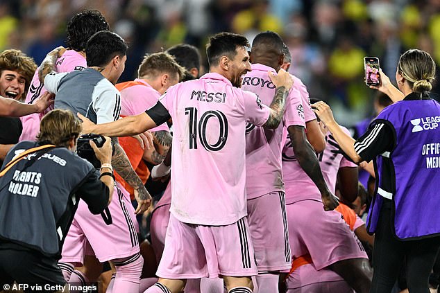 Messi und sein Team feiern ausgelassen, nachdem sie Nashville in einem dramatischen Elfmeterschießen besiegt haben