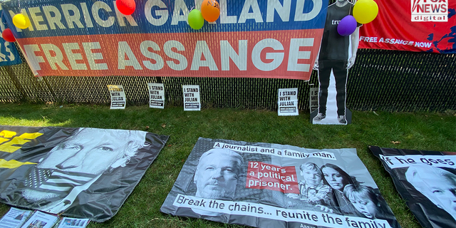 Mahnwache für Julian Assange in der Nähe von Merrick Garlands Haus