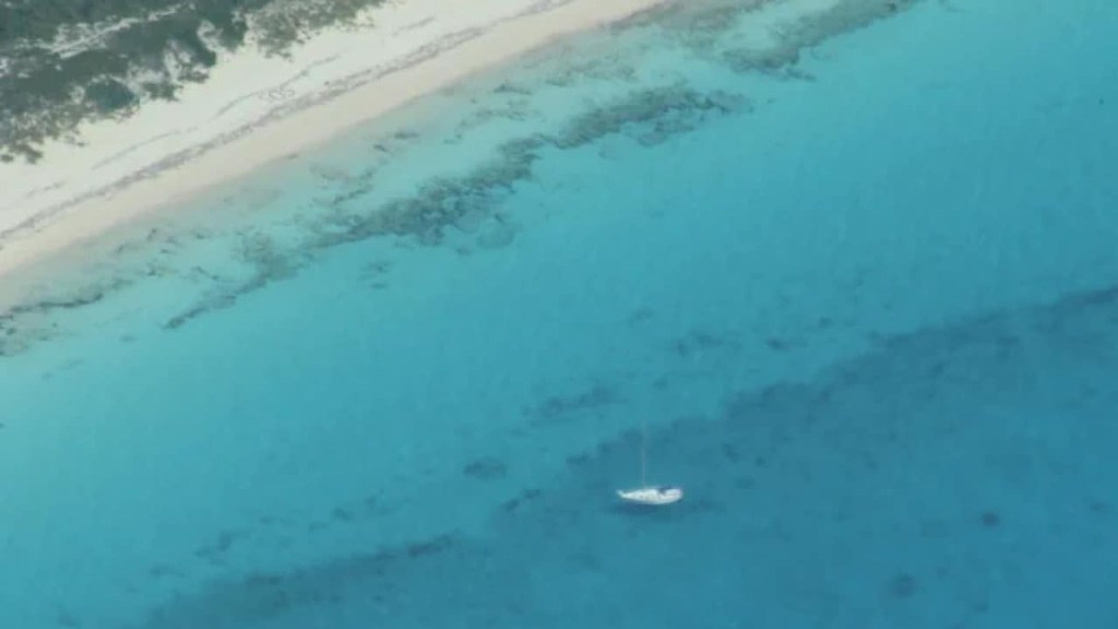 Der 64-jährige bahamaische Staatsbürger teilte der Besatzung der Küstenwache mit, dass sein Segelboot kaputt gegangen sei.
