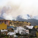 Zehntausende wurden evakuiert, als der Waldbrand auf Teneriffa außer Kontrolle geriet