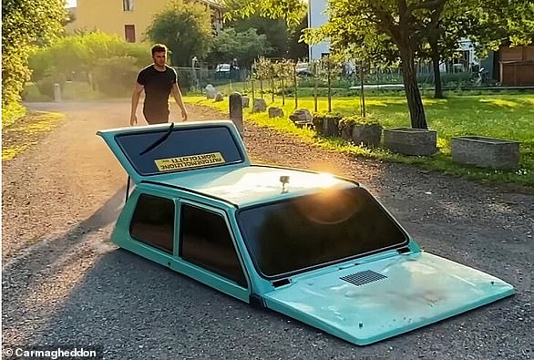 Eine Gruppe italienischer YouTuber hat es sich zum Ziel gesetzt, es noch kleiner zu machen, um das niedrigste Auto der Welt zu schaffen