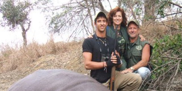 Bianca und Lawrence Rudolph mit ihrem Sohn auf einem Jagdausflug