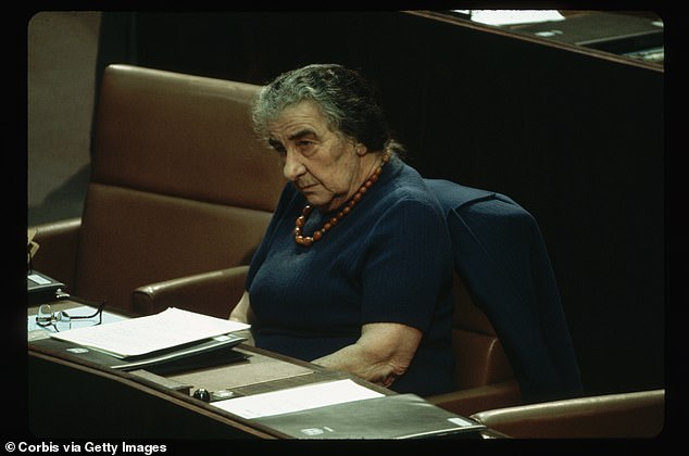 Im Bild: Israels erste Premierministerin, Golda Meir, gesehen am Tag ihres Rücktritts.  Mirren beschrieb Meir als „einen beeindruckenden, unnachgiebigen und mächtigen Anführer“