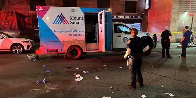 Nach dem Messerangriff durch den Rettungssanitäter parkte der Krankenwagen mit offener Tür