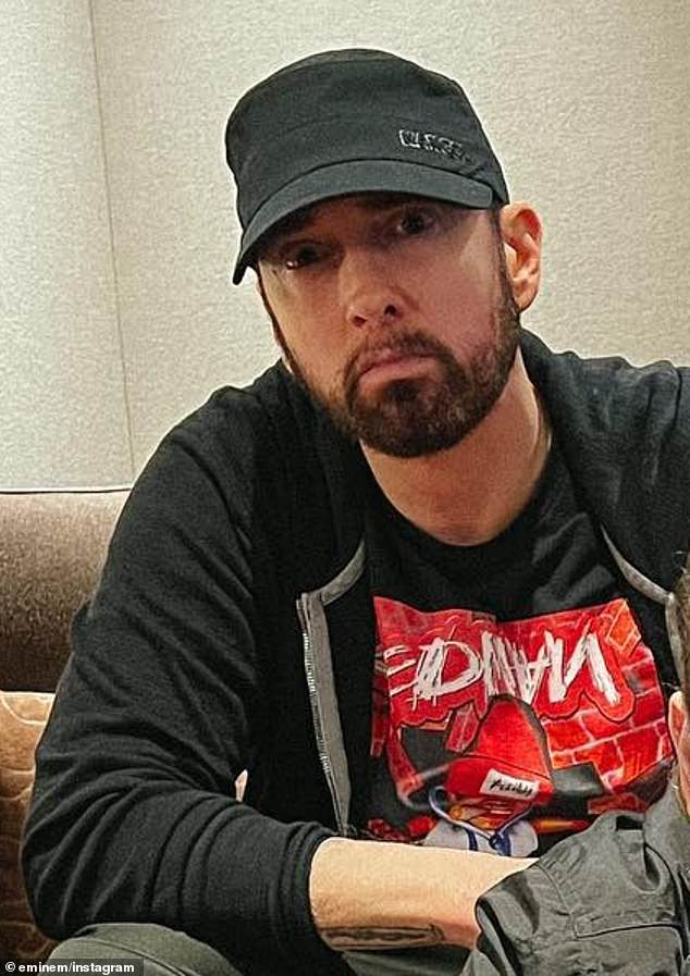 Was ist, wenn Eminem anruft?  Derselbe Podcast fragte Coi am 21. Juni, ob sie jemals mit der 50-jährigen Rap-Legende aus Detroit (Bild vom 26. Juli) zusammenarbeiten würde, nachdem er Benzino als „eine 83-jährige Fälschung“ bezeichnet hatte [Al] Pacino'