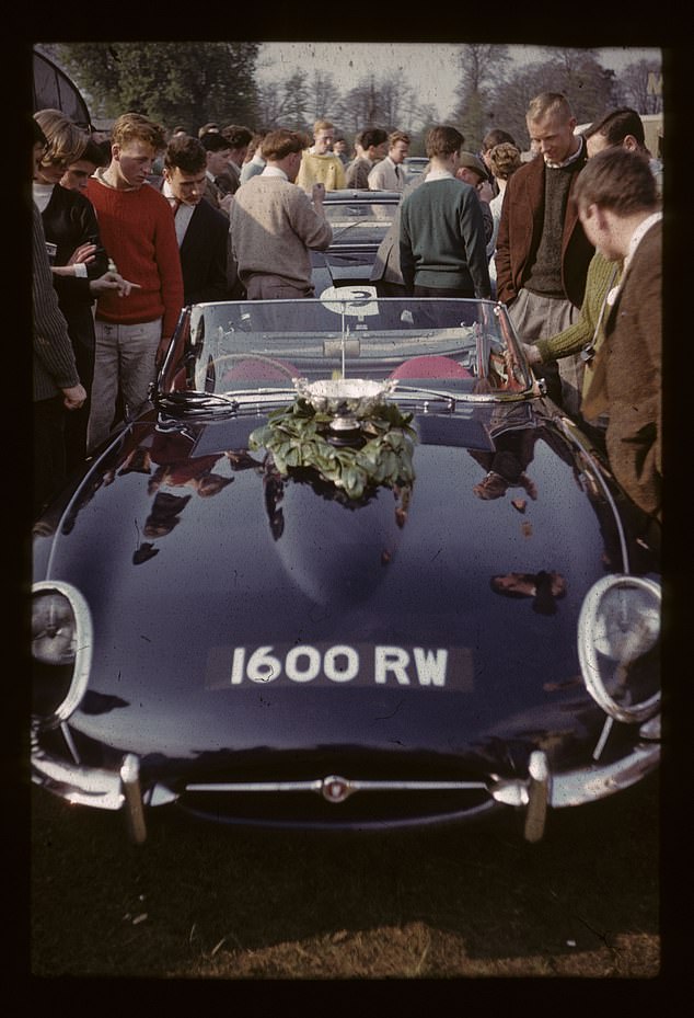 Der Autoliebhaber trennt sich auch von seinem 3,8-Liter-Roadster der Jaguar E-Type-Serie von 1961, Chassis 850004 – dem ersten jemals verkauften Serien-E-Type