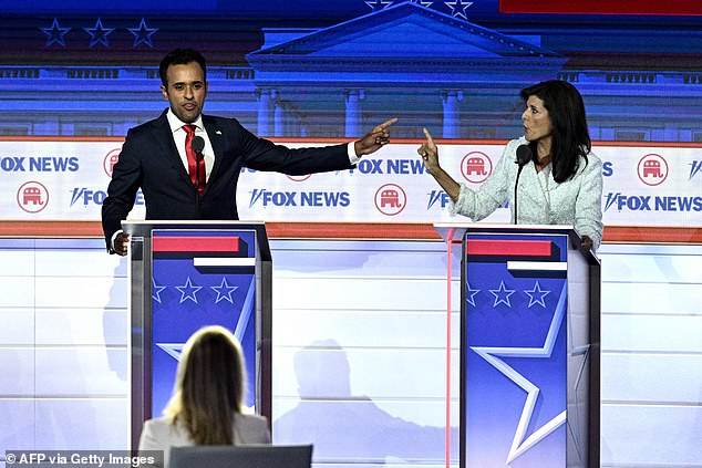 Entrepreneur Vivek Ramaswamy (L) and former Governor from South Carolina and UN ambassador Nikki Haley gesture as they argued about foreign policy during the debate