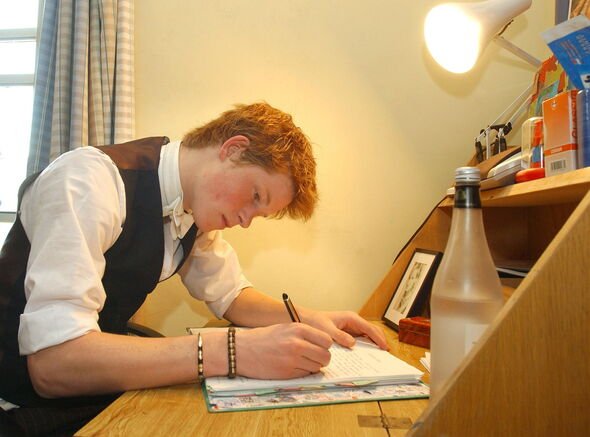 Prinz Harry studiert in Eton
