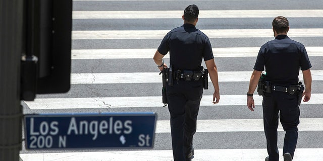 Die Polizei von Los Angeles läuft auf der Straße