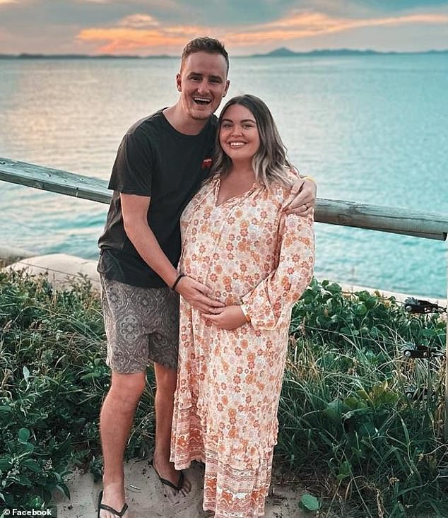 Matthew Cox und Tayla Black (im Bild während ihrer Schwangerschaft) lebten in Victoria, bevor sie nach dem Kauf ihres Hauses im November 2022 zurück nach Rockhampton zogen