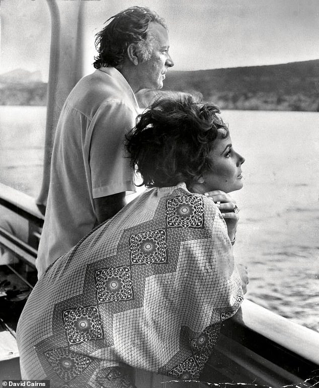 Prinz Rainier III. und der amerikanische Dramatiker Tennessee Williams gehörten zu den VIP-Gästen, die Taylor und Burton auf dem Schiff beherbergten