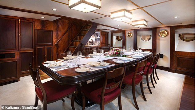 Kalizma bietet Platz für bis zu 10 Gäste und 10 Besatzungsmitglieder, einschließlich des Kapitäns