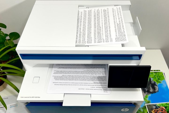 Der Dokumenteneinzug von HP beim Color LaserJet Pro 4301fdw ist schnell und zuverlässig.