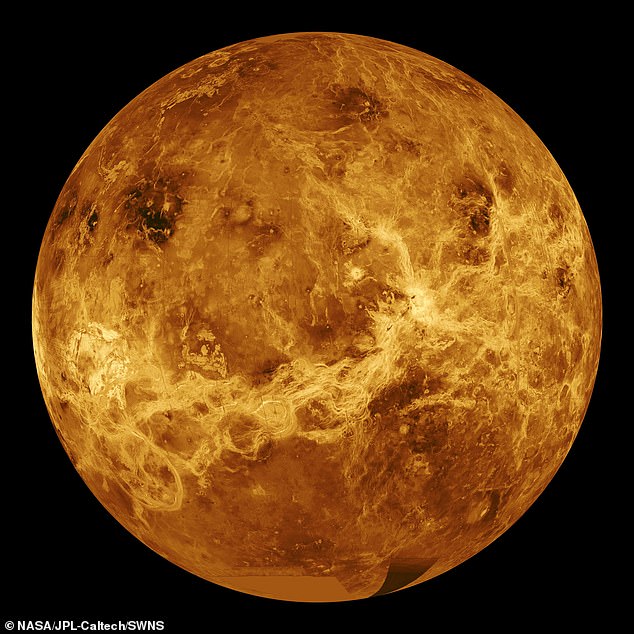 Venus ist mit sengenden 475 °C (900 °F) der heißeste Planet in unserem Sonnensystem.