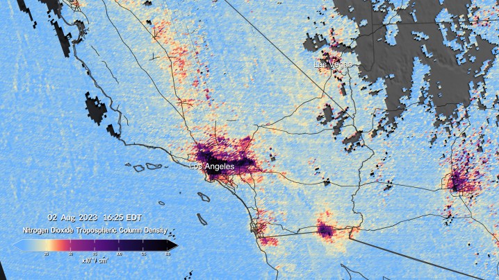 Dieses Bildpaar zeigt den Stickstoffdioxidgehalt über Südkalifornien um 12:14 und 16:24 Uhr am 2. August, gemessen von TEMPO.