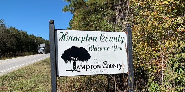 Ein Hampon County-Schild auf einem Feld