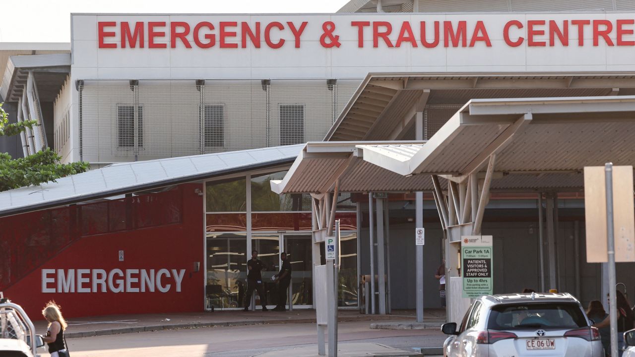 Fünf Personen wurden in ernstem Zustand in das Royal Darwin Hospital in Darwin verlegt (siehe Bild). 