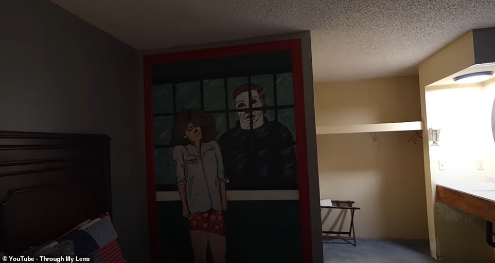 Joshs Suite – der Preis liegt bei 130 US-Dollar – ist dem Horrorfilm „Halloween“ von 1978 nachempfunden und an der Wand hängt ein Wandgemälde des Serienmörders Michael Myers