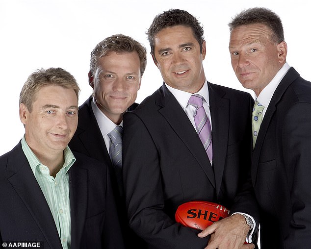 Brayshaw (zweiter von links) war neben Trevor Marmalade (links), dem AFL-Star Garry Lyon (zweiter von rechts) und Sam Newman (rechts) Teil des Footy Show-Panels.