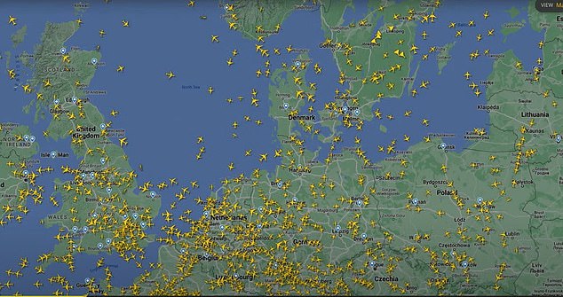 Heute ist einer der verkehrsreichsten Tage des Jahres für Flugreisen, was den „großen Netzwerkausfall“ umso störender macht.  Dies ist eine Karte, die derzeit in ganz Europa durchgeführte Flüge zeigt