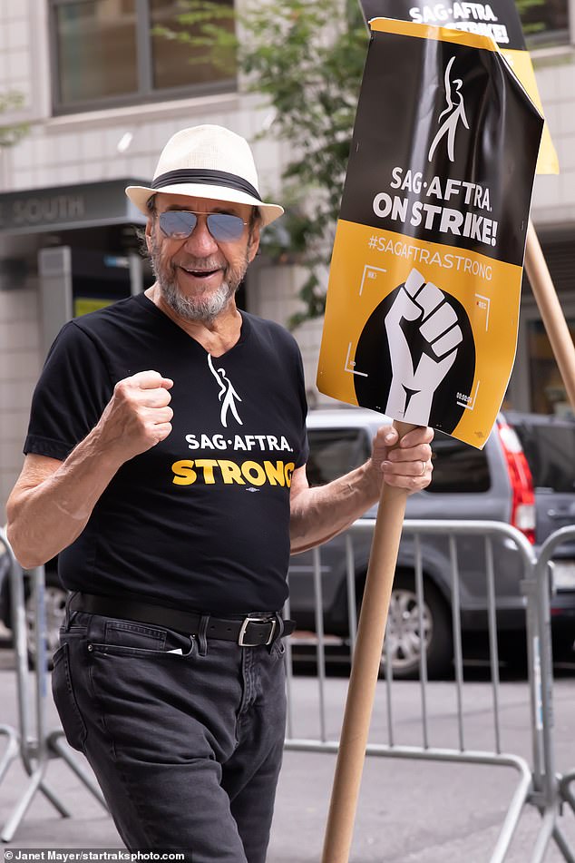 Unterstützung zeigen: F. Murray Abraham schloss sich den Streikenden in New York an