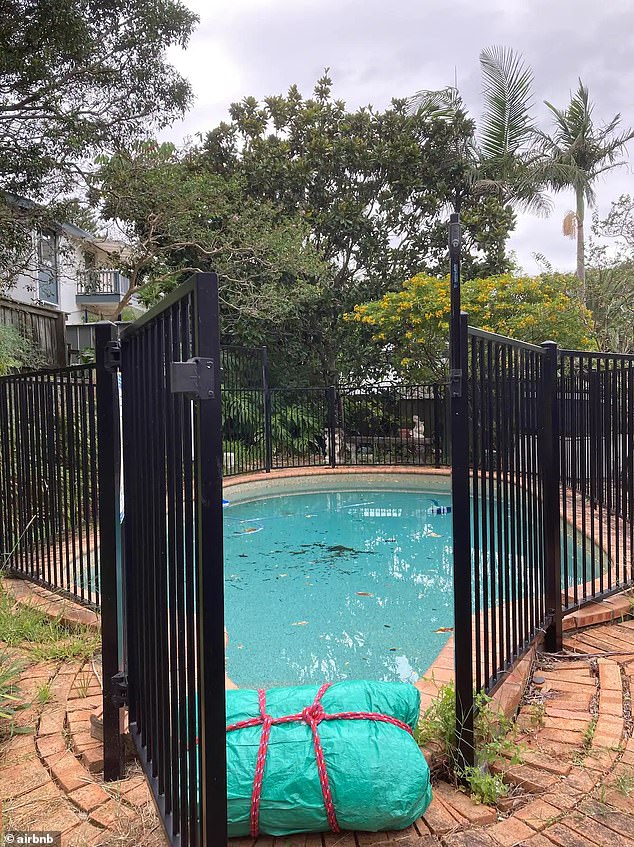 Gäste haben Zugang zu einem Pool (im Bild) und sind fünf Minuten vom Strand entfernt